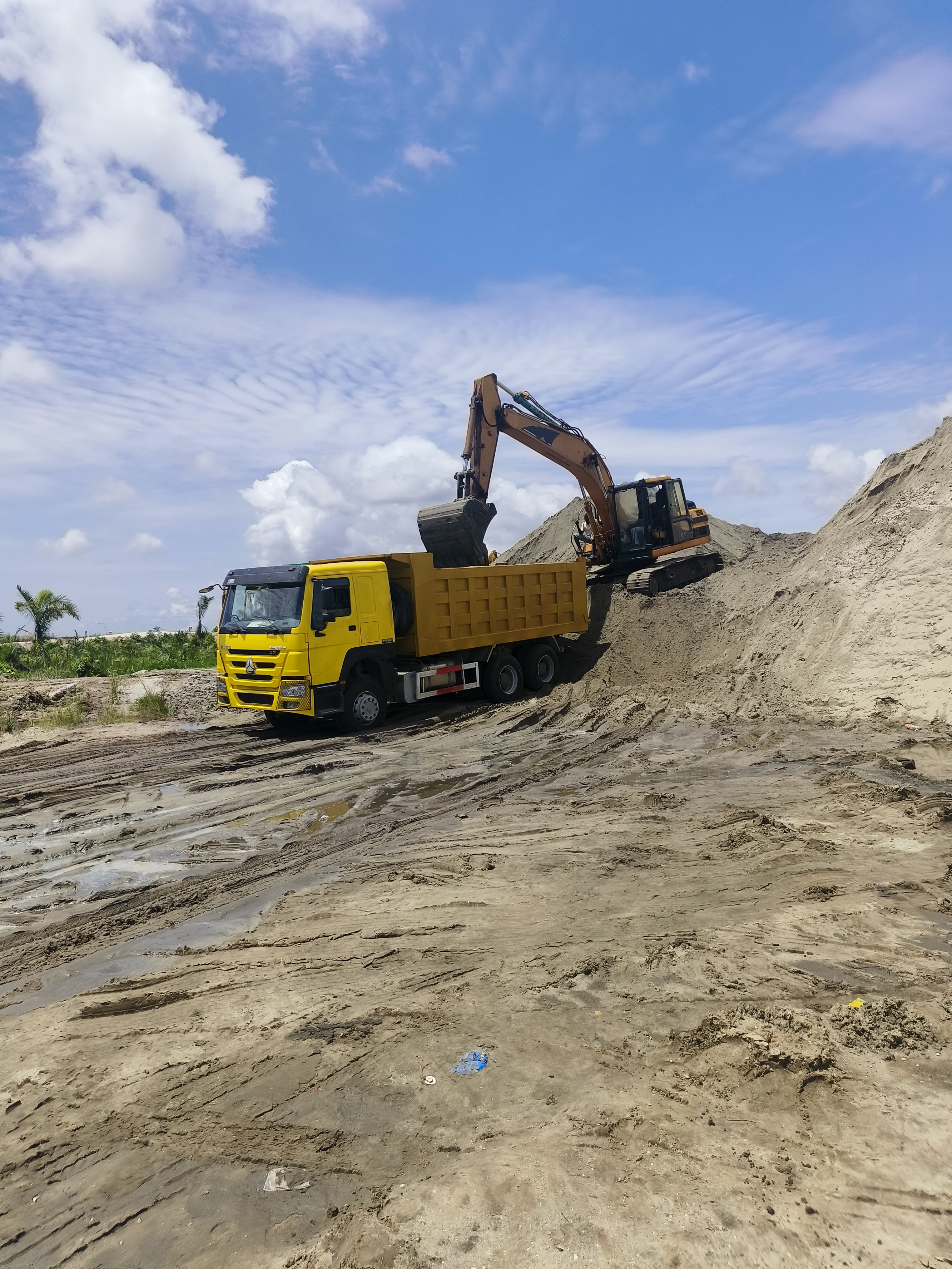 Howo tipper sand delivery coastal road